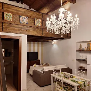 la-casa-di-sarah.sicilyhotelsitaly.net/