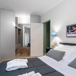 https://30cavour-luxury-suites.it-lombardy.com